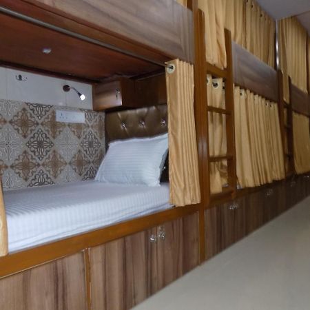 Metro Inn Dormitory Mumbai Exterior foto