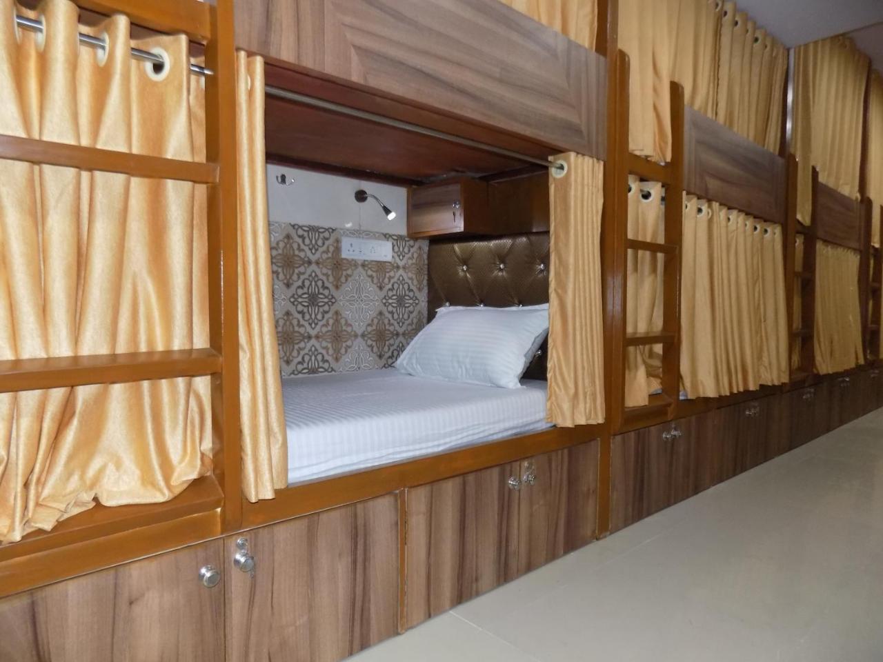 Metro Inn Dormitory Mumbai Exterior foto
